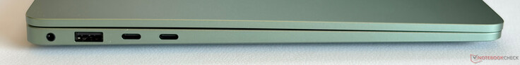 Bal oldalon: 3,5 mm-es sztereó csatlakozó, USB-A 3.2 Gen.1 (5 Gbps), 2 db USB-C 4.0 (40 Gbps, DisplayPort 1.4, Power Delivery)