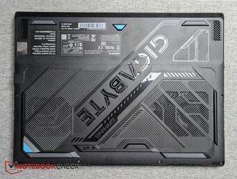 A16 Pro: Nincs különbség az alján is