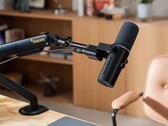 A Maono PD500W vezetékes vagy vezeték nélküli mikrofonként egyaránt használható élő közvetítéshez laptopról vagy mobiltelefonról.
