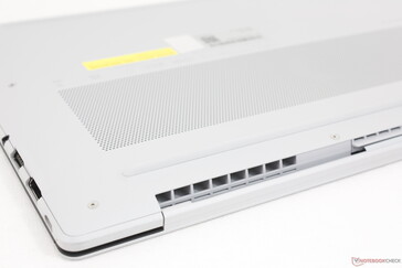 Kipufogónyílások az alváz hátsó része mentén