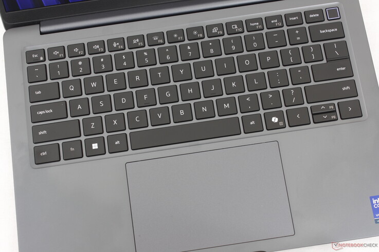 Ugyanaz a gépelési és érintőpad-élmény, mint a Dell Pro 7 13 2-in-1 esetében