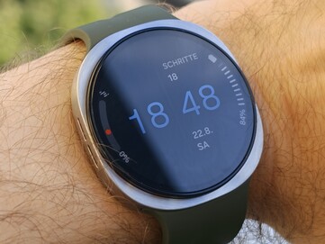 A Galaxy Watch9 az árnyékban