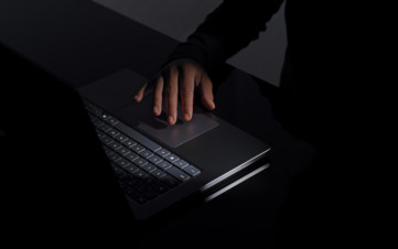 Az előző generációs Surface Laptop 7th Editionhöz képest 30%-kal nagyobb trackpadot kap.