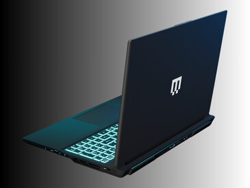 Maingear Super 16 gaming laptop hátulnézet szögben (Kép forrása: Maingear PR)