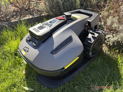 Mammotion Yuka Mini 800 a töltőállomáson