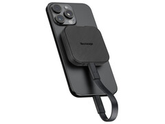 A MagSafe-kompatibilis NX-P4MG ára Japánban 188 dollár körül kezdődik. A képen: a hordozható SSD egy iPhone-hoz csatlakoztatva. (Kép forrása: Nextorage)