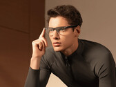 A Smart Audio Glasses az AliExpressről vásárolható meg 86,54 dollárért. A képen: a viselhető szemüveg promóciós képe. (Kép forrása: Xiaomi)