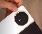 Néhány YouTuber már teszteli a Honor Magic V5 készüléket. A Magic V3-mal és az Oppo Find N5-tel való összehasonlítások is szerepelnek. (Kép forrása: Tech Tablets)
