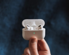 Az SPR AVS-t (Spatial Relay Audio-Visual Sync) először a Apple valósítja meg az iPhone 17, az AirPods Pro 3 és a Vision Pro készülékekben. A képen - az AirPods Pro. (Kép forrása: Omid armin az Unsplash-en)