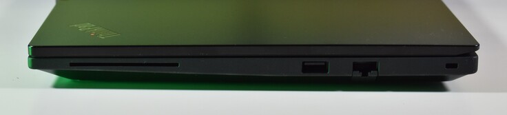 rendben: USB-A 3.2 Gen 1, RJ45-Ethernet, Kensington Lock foglalat