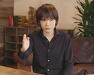 A Nintendo játékfejlesztője, Masahiro Sakurai az asztalnál ülve (Kép forrása: The Guardian)