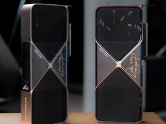 Két Founders Edition kártya Jensen Huang aláírásával. (Kép forrása: Nvidia) 