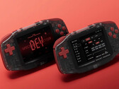 A Konkr Pocket Advance Developers’ Special Edition piros gombokkal és áttetsző burkolattal rendelkezik.