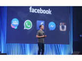 Fénykép a Meta vezérigazgatójáról, Mark Zuckerbergről a színpadon a Facebook F8 konferenciáján 2015-ben. (Kép forrása: Meta)