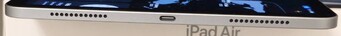 Jobbra: hangszóró, USB-C port