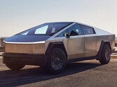 Egy Tesla Cybertruck. A Tesla egyéves ingyenes Full Scale Driving (FSD) szolgáltatást kínál a tulajdonosoknak (Kép forrása: Greg Pajo Car and Driver)