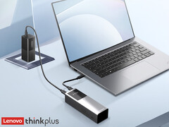 A 125 W-os ThinkPlus power bank Kínában 32 dollárba kerül. A képen a hordozható töltő promóciós képe. (Kép forrása: Lenovo)
