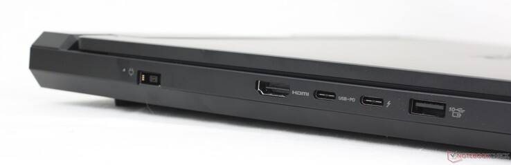 Balra: AC adapter, HDMI 2.1, USB-C 3.2 Gen. 2 (140 W Power Delivery + DisplayPort 2.1), USB-C Thunderbolt 4 (DisplayPort 2.1), USB-A 3.2 Gen. 2