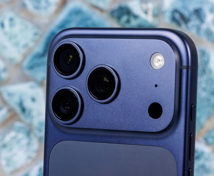 Közelkép a Apple iPhone kameramodulról, amely a LOFIC-érzékelő integrációjának jövőbeli lehetőségeit szemlélteti. (Kép forrása: Notebookcheck)