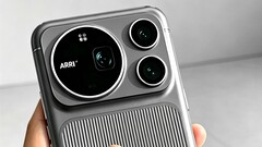Az Honor Magic9 Pro Max feltehetően mesterséges intelligenciával generált képe, amely állítólag egy Arri kamerával rendelkezik, négyzet alakú elülső kameraszenzorral.