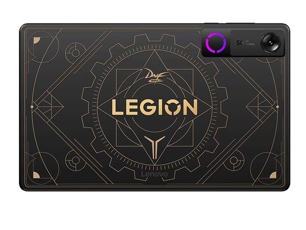 A Legion Y700 Gen 5 Warrior Edition hátlapja egyedi kialakítású.
