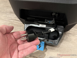 Behúzható tápkábel a tápegységhez