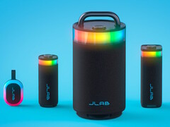 A JLab Party sorozatú Bluetooth hangszórók RGB fényhatásokkal, fröccsenésállósággal és testreszabható hangzással rendelkeznek. (Kép forrása: JLab)