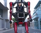 Az Unitree GD01 egy nagyjából 3 méter magas, emberes mecha robot.