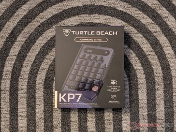 A Turtle Beach Command Series KP7 billentyűzet kiskereskedelmi csomagolása.