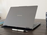 A Yoga 7 16ILL10 egy kicsit melegebben fut, mint a tavalyi Yoga 7 16IML9, de az előnyök messze felülmúlják ezt a kis hátrányt (Kép forrása: Notebookcheck)