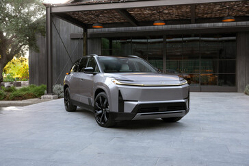 2027 Toyota Highlander Limited Spellbound kéttónusú.