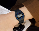 A Casio F-91W egy csuklón.