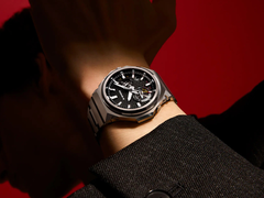 A képen látható Casio G-Steel GST-B1000-1AJF. (Kép forrása: Casio Japan)