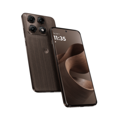 A Motorola Edge 70 Pro+ Pantone Chicory Coffee színben.
