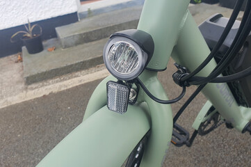 Első lámpa a Touroll B2 e-bike-on