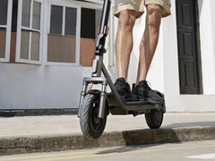 A Xiaomi Electric Scooter 6 Lite (a képen) világszerte megjelenik a piacokon. (Kép forrása: Xiaomi)