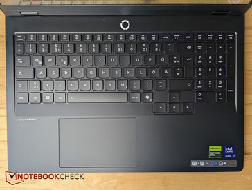 Billentyűzet és touchpad
