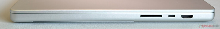 Helyes: SDXC-kártyaolvasó, USB-C 4.0 Thunderbolt 5-tel (120 Gbps, DisplayPort 2.1, Power Delivery), HDMI