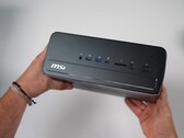 Az MSI Pro Max Edge AI Mini PC előlapján rengeteg I/O-port található.