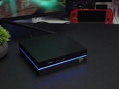 Yohris mini gaming PC előlapi portokkal és LED-es fénycsíkkal (Kép forrása: ETA PRIME/YouTube)