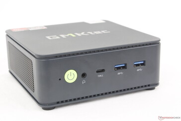 Elöl: USB-C 3.2 w/ Power Delivery + DisplayPort, 2x USB-A 3.2 Gen.2