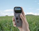 Az RC Mini AG a DJI szabványaihoz képest egy apró, önálló távirányító. (Kép forrása: DJI)