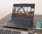 A Lenovo Yoga 9 2-in-1 14 G11 a 4K-t 120 Hz-re, a régebbi, kissé gyorsabb processzort pedig egy valamivel energiahatékonyabb újabbra cseréli